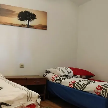 Δωμάτια σε οικογενειακή κατοικία U Anny *